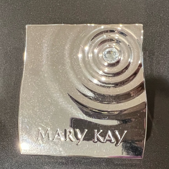 MaryKay Mini COMPACT (5) & medium (1) Unfilled Bundle + bonus makeup - Picture 4 of 10